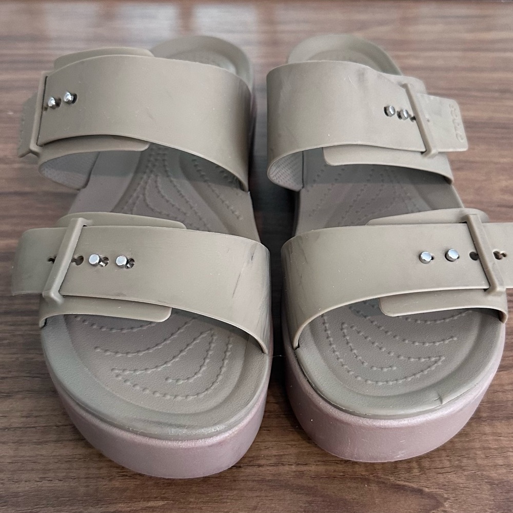 CROCS Brooklyn Khaki Sandals size 8